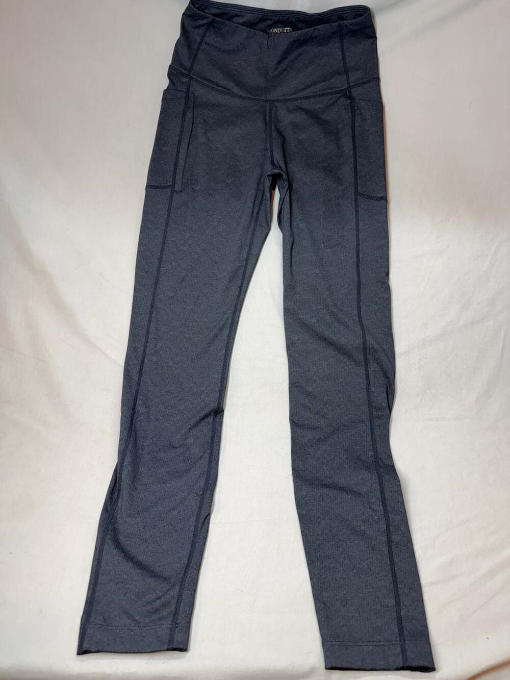 Mondetta Performance + Luxury High-Waisted Side Pocket Leggings in Heathered Dar